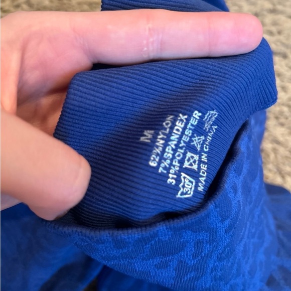 Amazon Workout Set - Picture 7 of 11